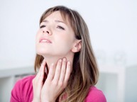 Tình trạng đau họng, khản tiếng có thể là dấu hiệu của bệnh lý nào?